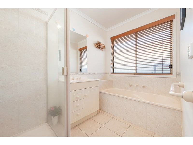 30 Mulberry Pass, Craigieburn VIC 3064