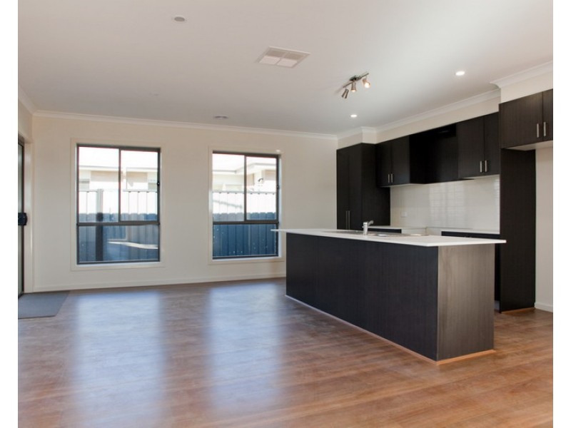 264 Newbury Blvd, Craigieburn VIC 3064