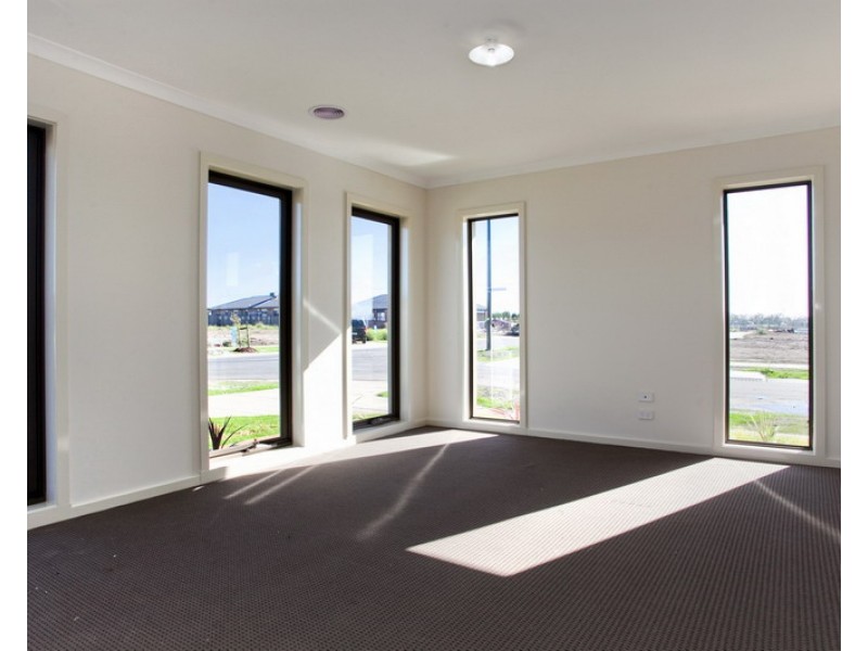 264 Newbury Blvd, Craigieburn VIC 3064