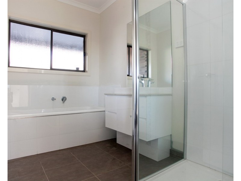 264 Newbury Blvd, Craigieburn VIC 3064