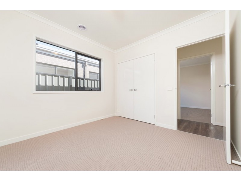 18 Moonlight Way, Mickleham VIC 3064