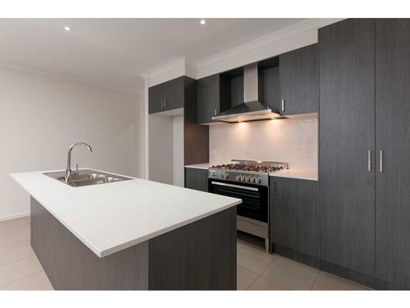 6 Featherwood Crescent, Craigieburn VIC 3064
