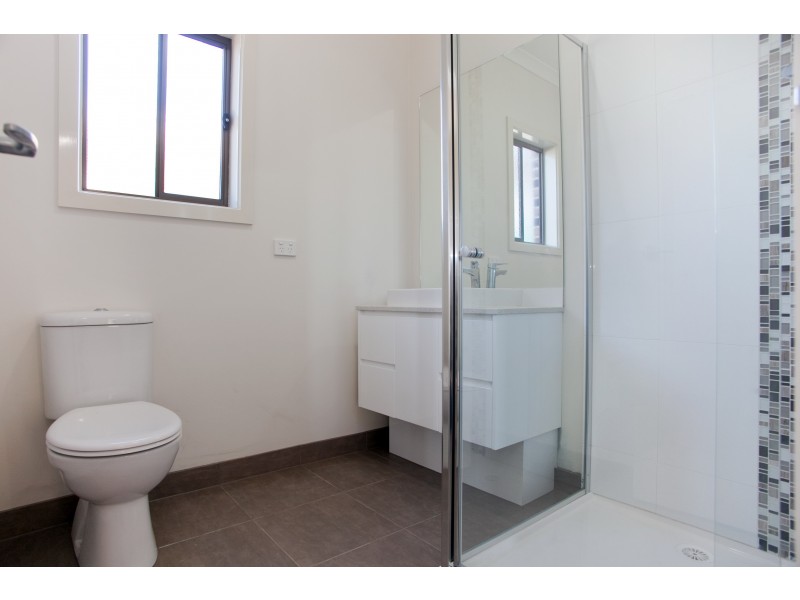 6 Featherwood Crescent, Craigieburn VIC 3064