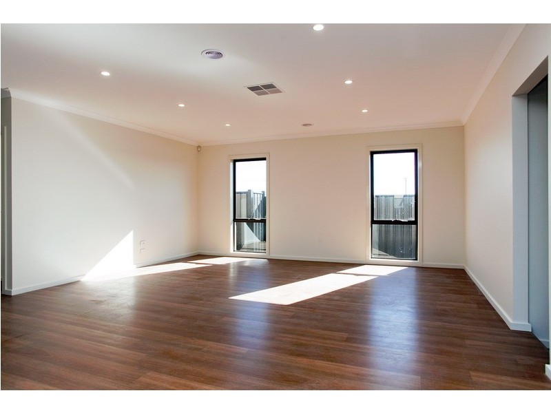 6 Featherwood Crescent, Craigieburn VIC 3064