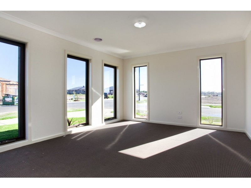 6 Featherwood Crescent, Craigieburn VIC 3064