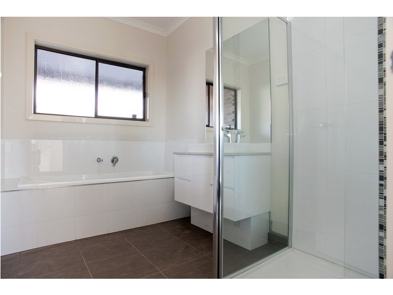 6 Featherwood Crescent, Craigieburn VIC 3064