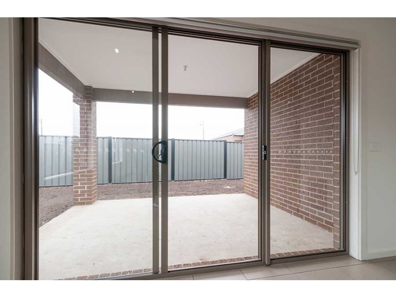 6 Featherwood Crescent, Craigieburn VIC 3064