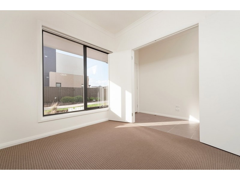 2 1/27 Punt Street, Craigieburn VIC 3064
