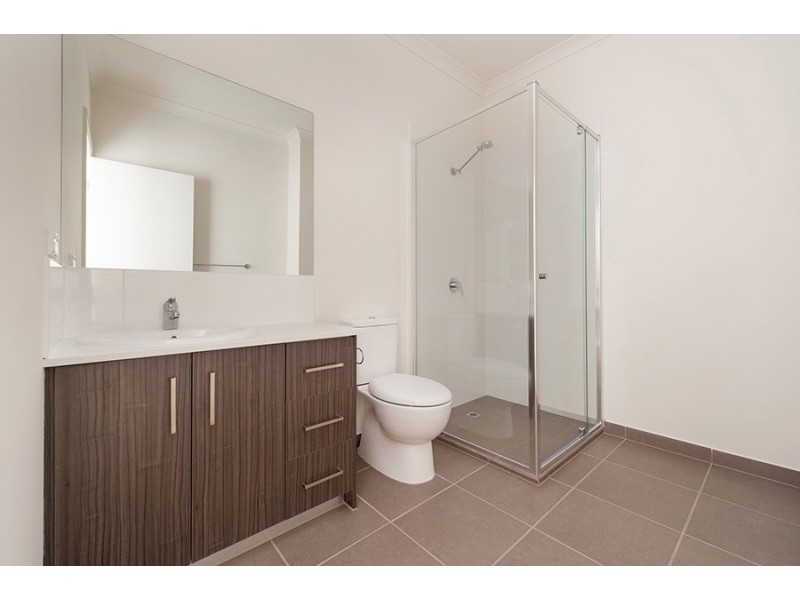 2 1/27 Punt Street, Craigieburn VIC 3064