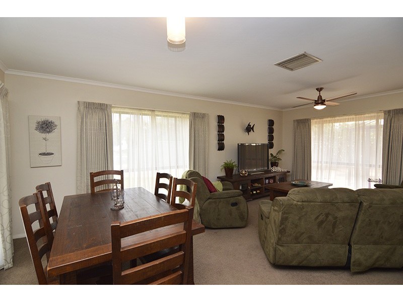 8 Karingal Court, Irymple VIC 3498