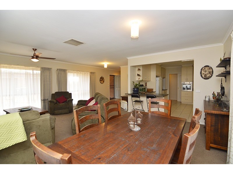 8 Karingal Court, Irymple VIC 3498