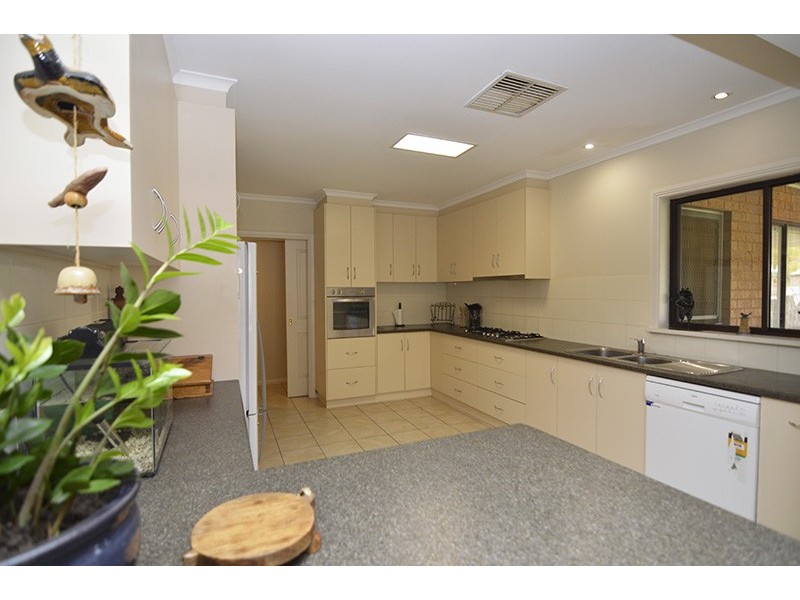 8 Karingal Court, Irymple VIC 3498