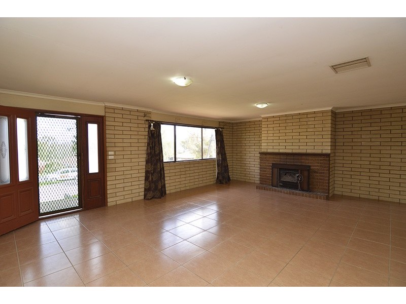 19 Riverview Drive, Dareton NSW 2717