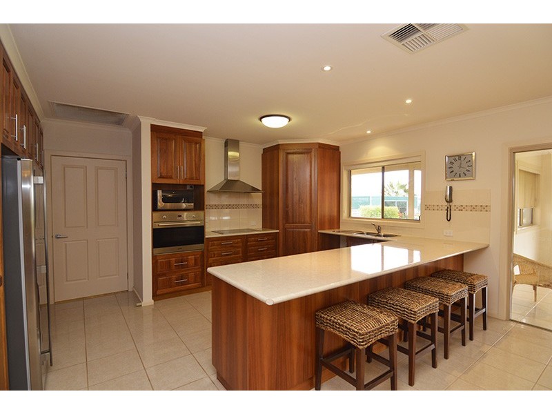 221 Koorlong Avenue, Nichols Point VIC 3501