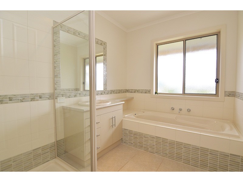 221 Koorlong Avenue, Nichols Point VIC 3501