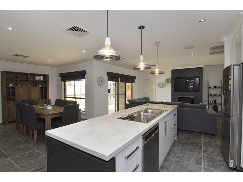 25 Ontario Park Drive, Mildura VIC 3500