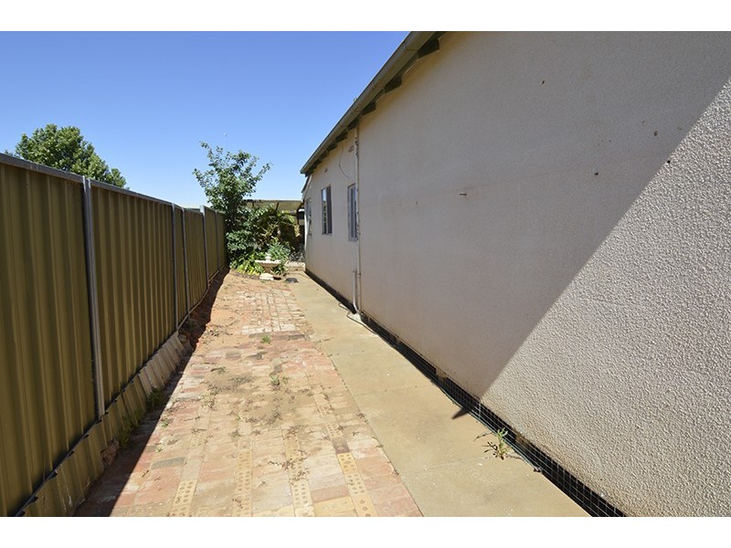 24 Millie Street, Dareton NSW 2717