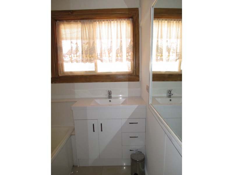 21 Hughes Street, Sea Lake VIC 3533