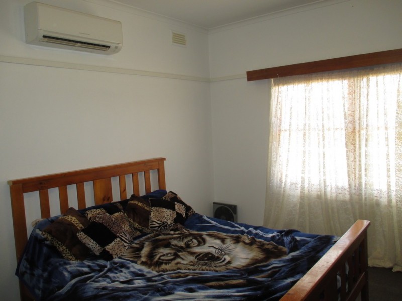 21 Hughes Street, Sea Lake VIC 3533