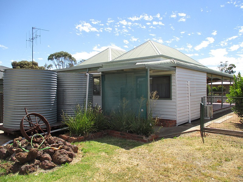 105 Sutcliff Street, Sea Lake VIC 3533