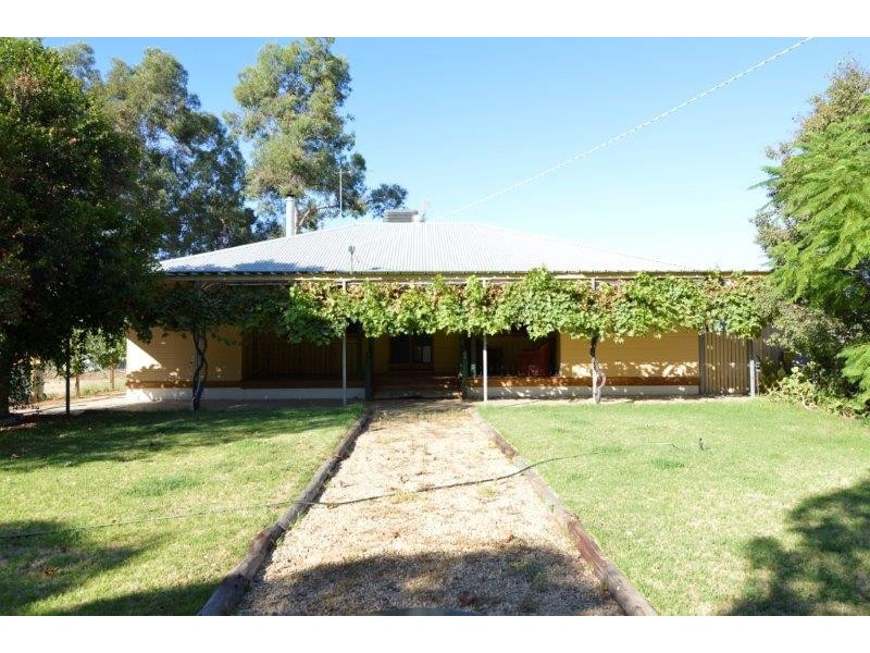 2374 Kulkyne Way, Nangiloc VIC 3494