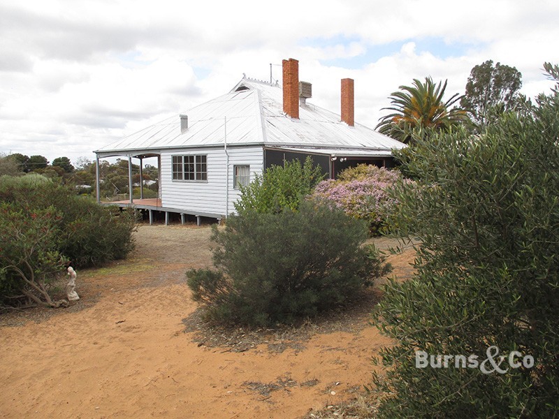 4 Coustley Avenue, Ouyen VIC 3490