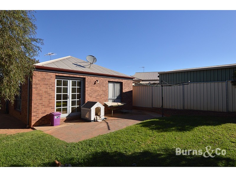 8 Rosedale Court, Buronga NSW 2739