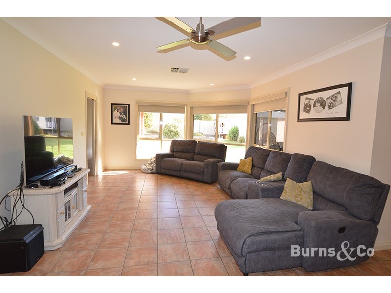 1 Lauren Close, Gol Gol NSW 2738