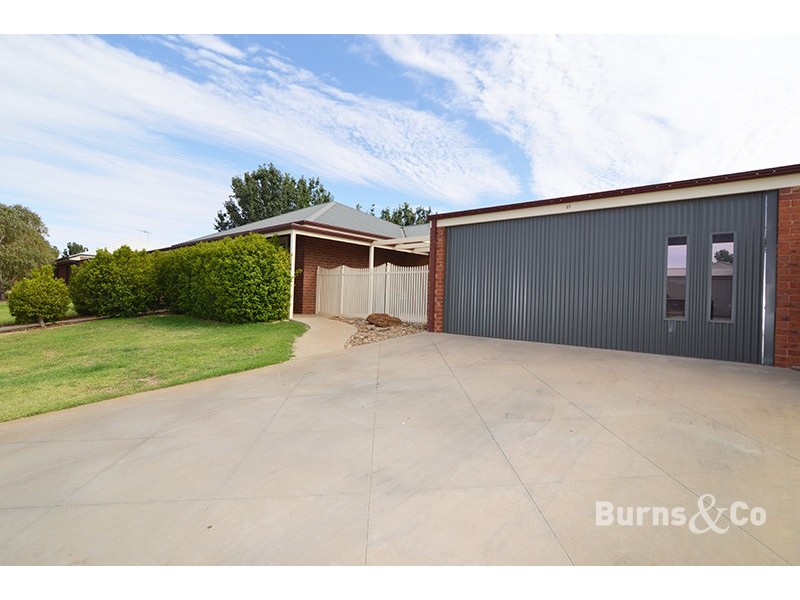 1 Lauren Close, Gol Gol NSW 2738
