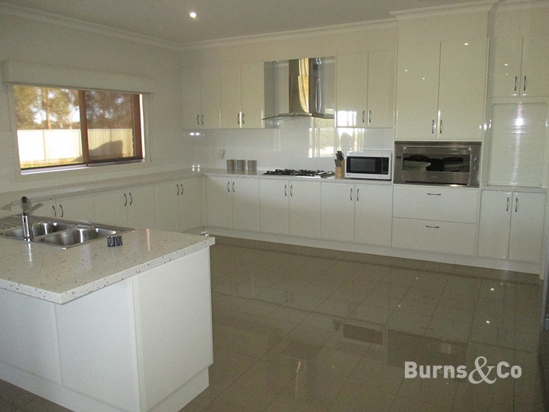 15 Shaddock Street, Ouyen VIC 3490