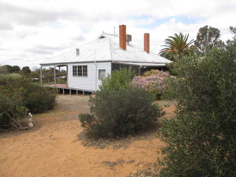 106 Rowe Street, Ouyen VIC 3490