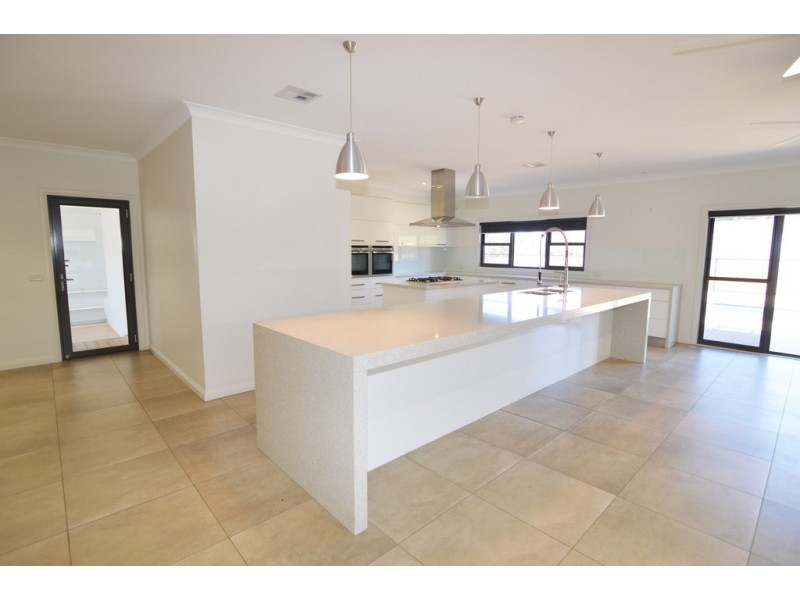 15 Murray Street, Gol Gol NSW 2738