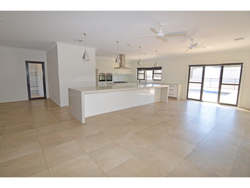 15 Murray Street, Gol Gol NSW 2738