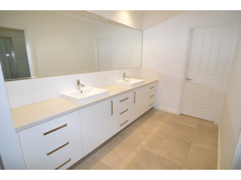 15 Murray Street, Gol Gol NSW 2738