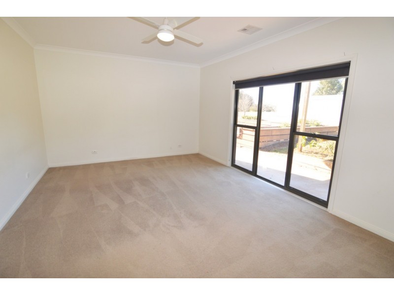 15 Murray Street, Gol Gol NSW 2738
