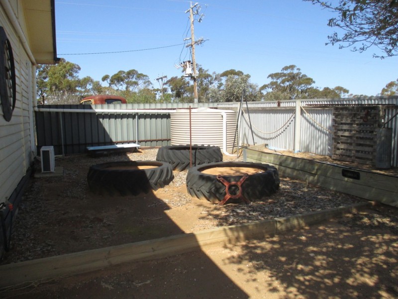 24 Richardson Street, Walpeup VIC 3507