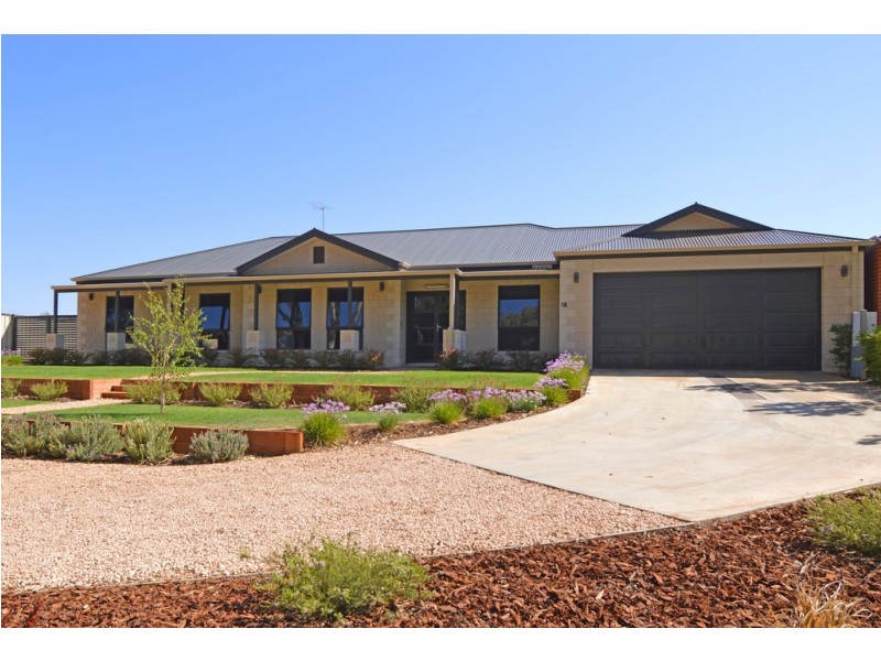 18 Carramar Drive, Gol Gol NSW 2738