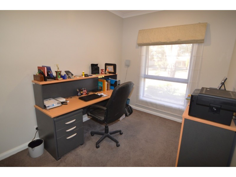 18 Carramar Drive, Gol Gol NSW 2738