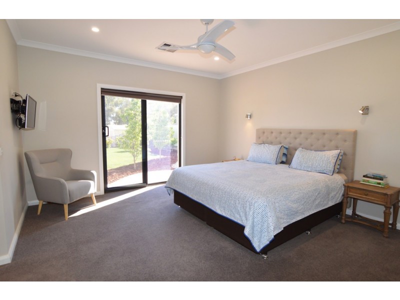 18 Carramar Drive, Gol Gol NSW 2738