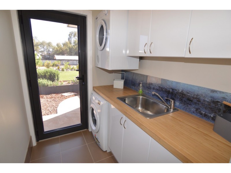 18 Carramar Drive, Gol Gol NSW 2738