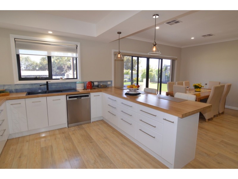 18 Carramar Drive, Gol Gol NSW 2738