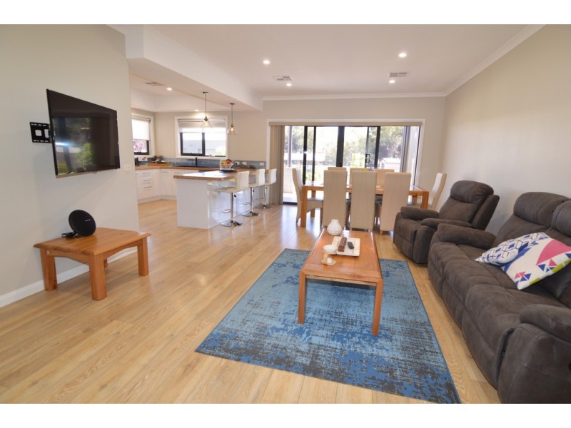 18 Carramar Drive, Gol Gol NSW 2738