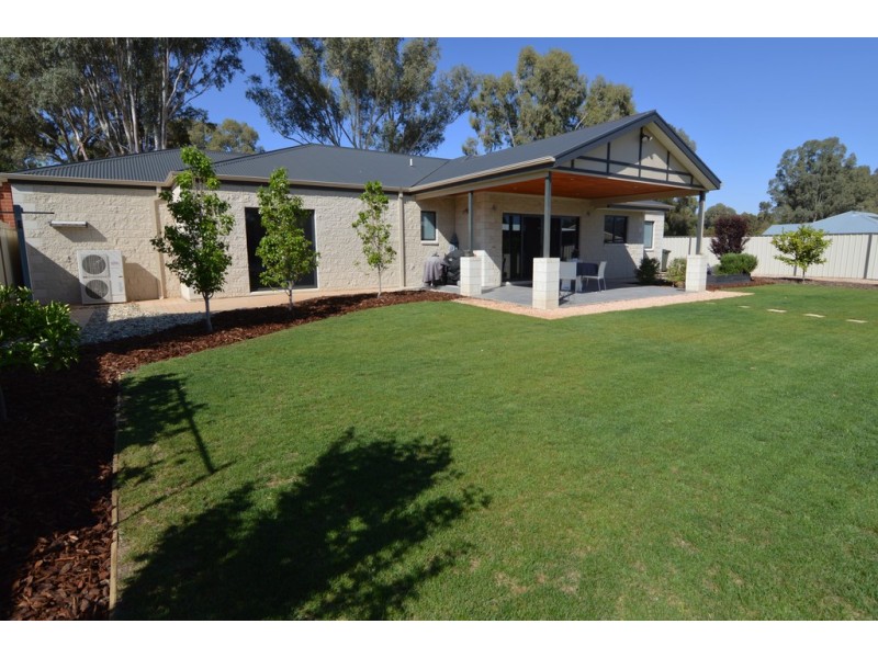 18 Carramar Drive, Gol Gol NSW 2738