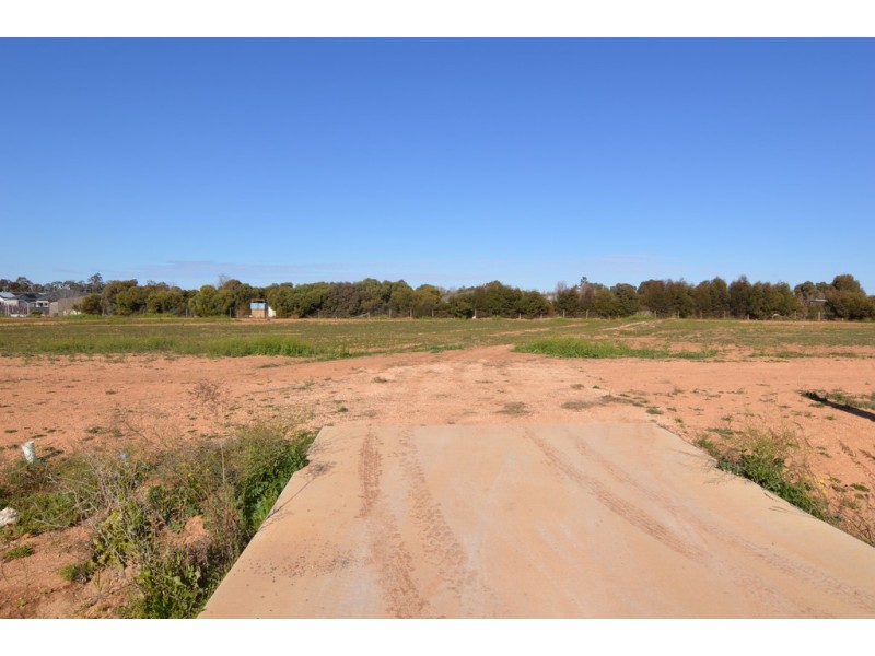 6 Marci Court, Nichols Point VIC 3501