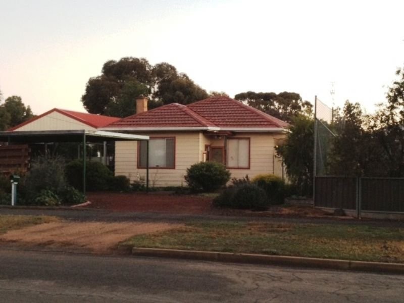 12 Fuller Street, Ouyen VIC 3490