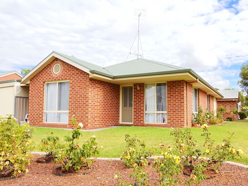 8 Sebastian Court, Mildura VIC 3500