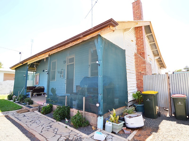 20 Railway Terrace, Ouyen VIC 3490