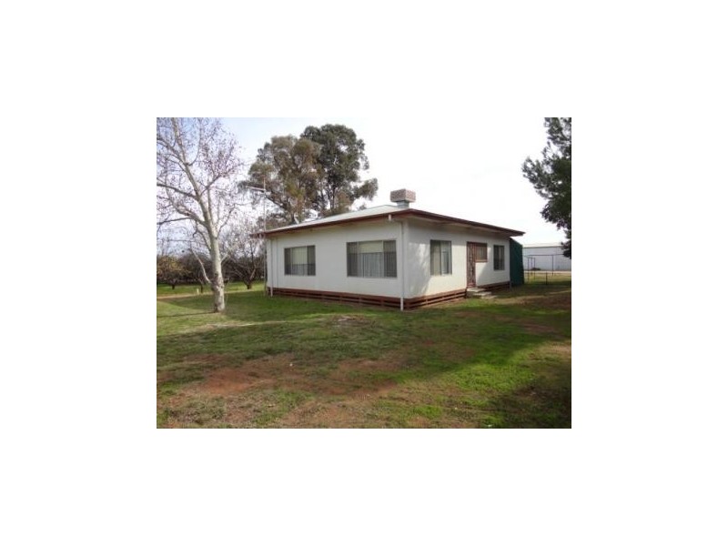 33 Church Road, Curlwaa NSW 2648