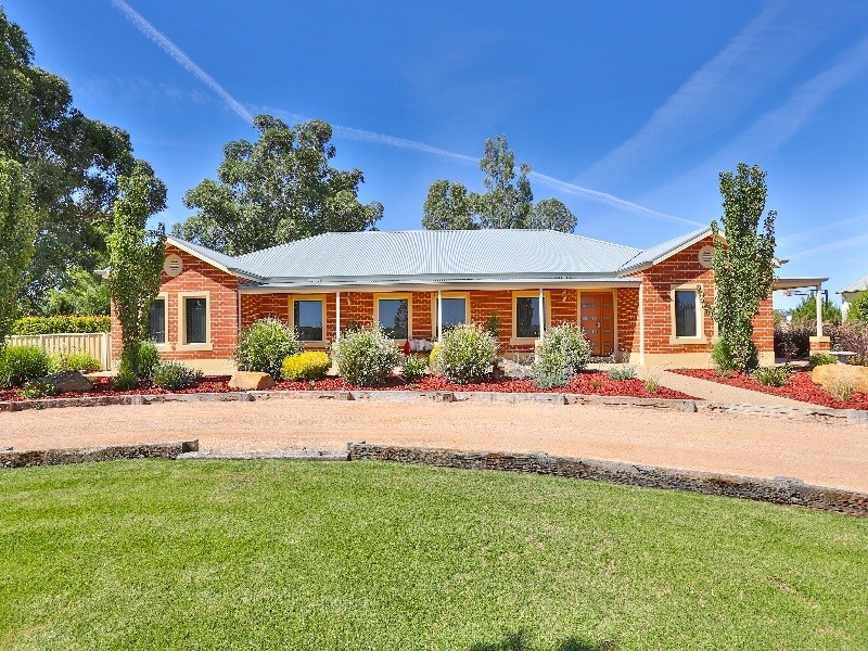 423 Dairtnunk Avenue, Cardross VIC 3496