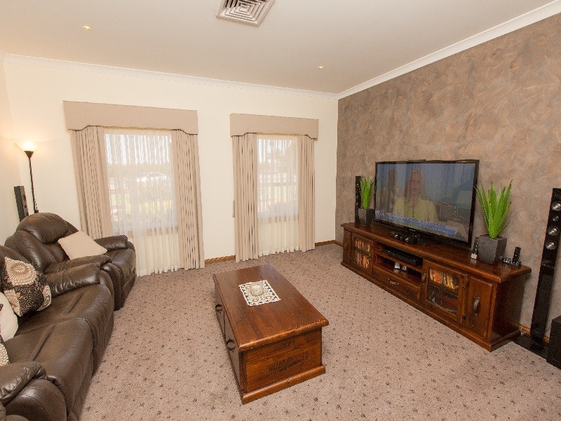 423 Dairtnunk Avenue, Cardross VIC 3496